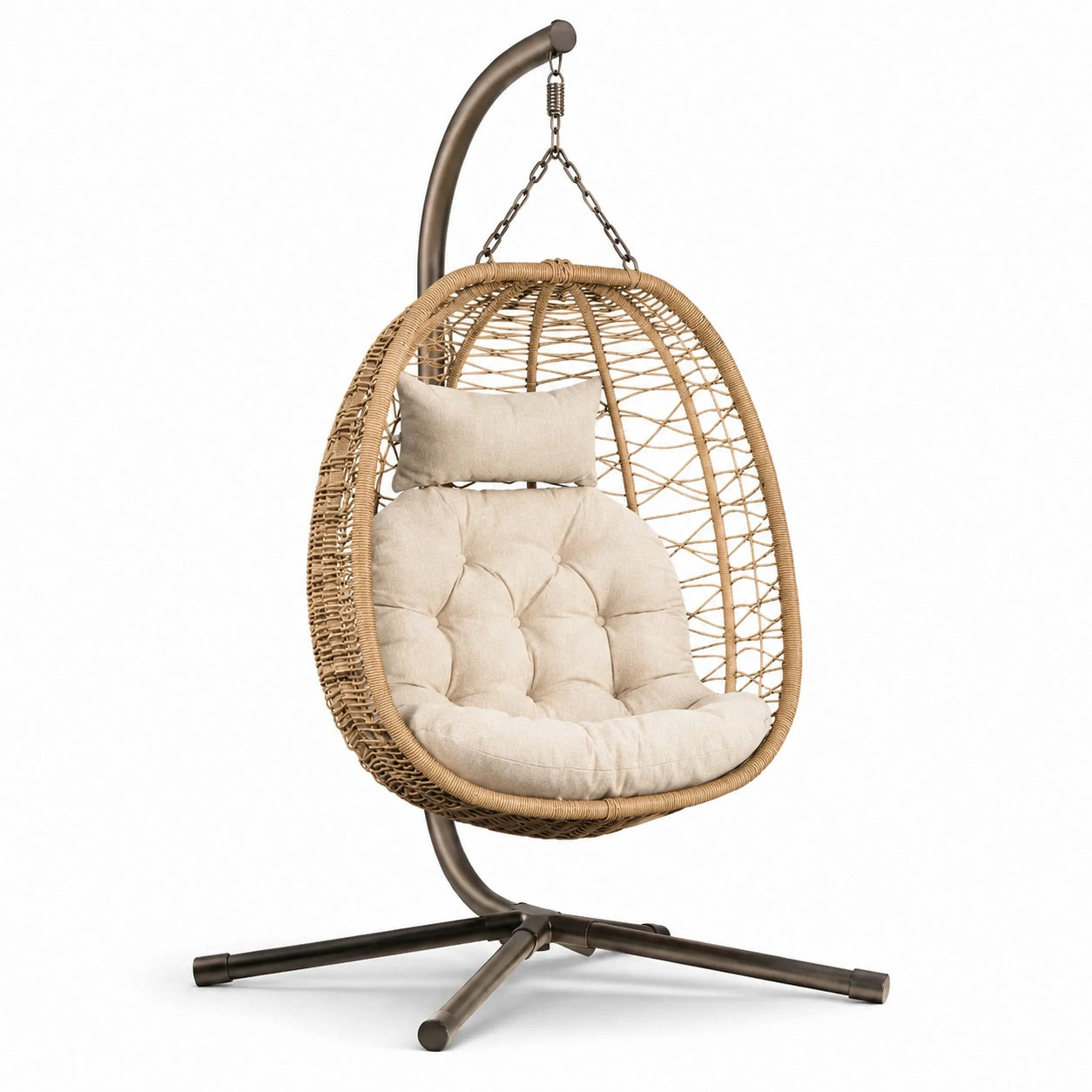 Poltrona sospesa con struttura in metallo, rivestimento in rattan e cuscino beige